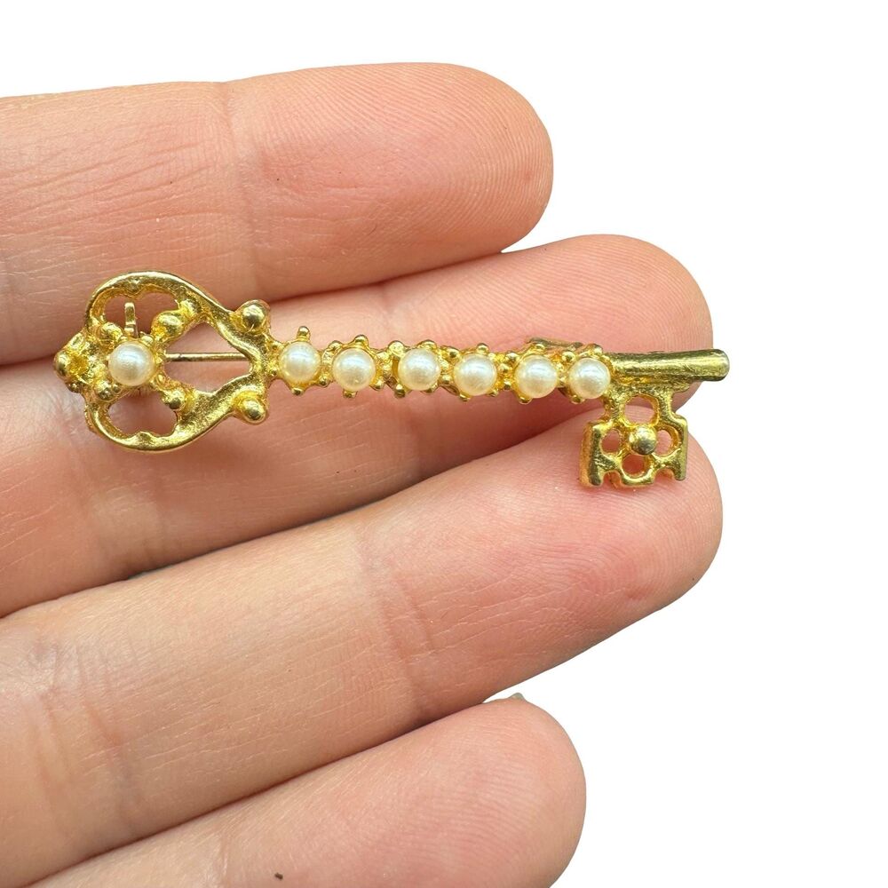 Vintage Gold Tone Key Brooch, Victorian Faux Pearl Brooch
